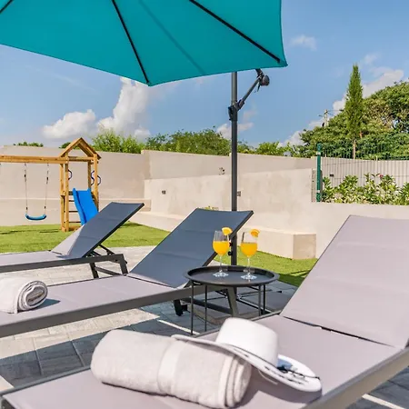 Zeleni Gaj Zadarvillas فيلة Donje Rastane