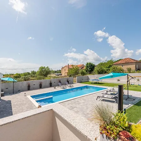 Zeleni Gaj Zadarvillas فيلة Donje Rastane